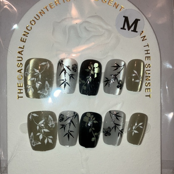 Press On Nails - Picture 2 of 2